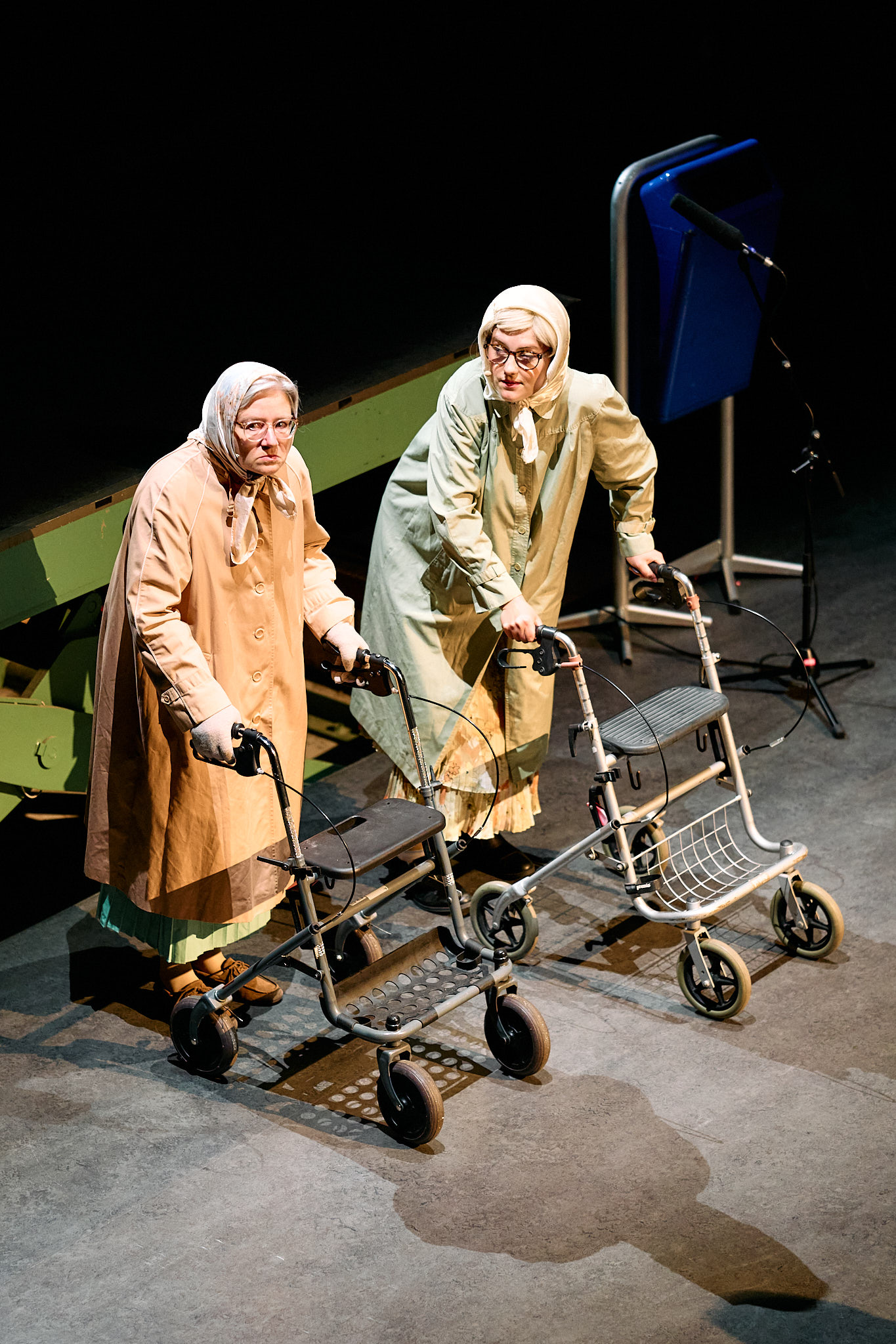 Scène met de twee actrices